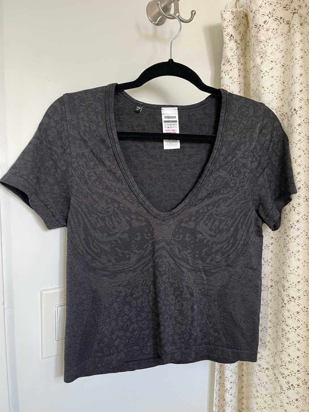 Gymshark Adapt Animal X Whitney Short Sleeve Black & Charcoal V-Neck Top Sz L